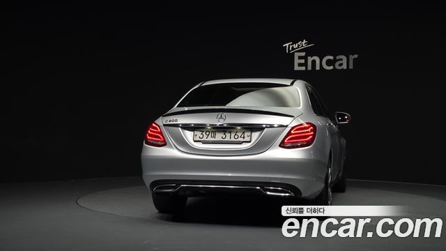 Mercedes-Benz C-Class 2018 — photo 4