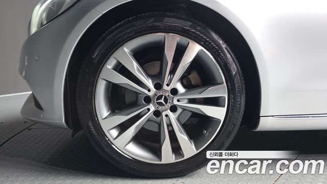 Mercedes-Benz C-Class 2018 — photo 5