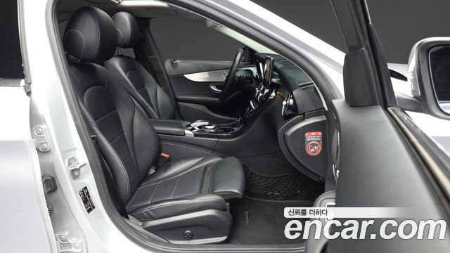 Mercedes-Benz C-Class 2018 — photo 11