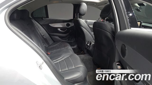 Mercedes-Benz C-Class 2018 — photo 12