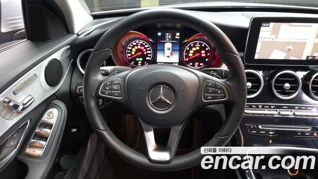 Mercedes-Benz C-Class 2018 — photo 13