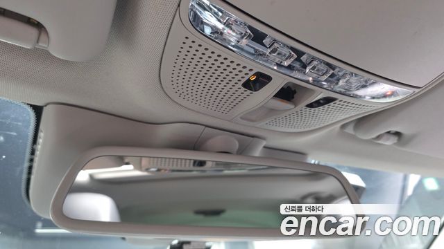 Mercedes-Benz C-Class 2018 — photo 17