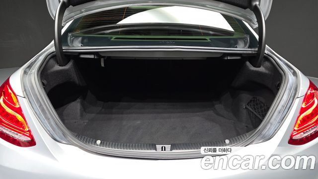Mercedes-Benz C-Class 2018 — photo 20