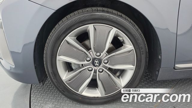 Hyundai Ioniq 2016 — photo 5
