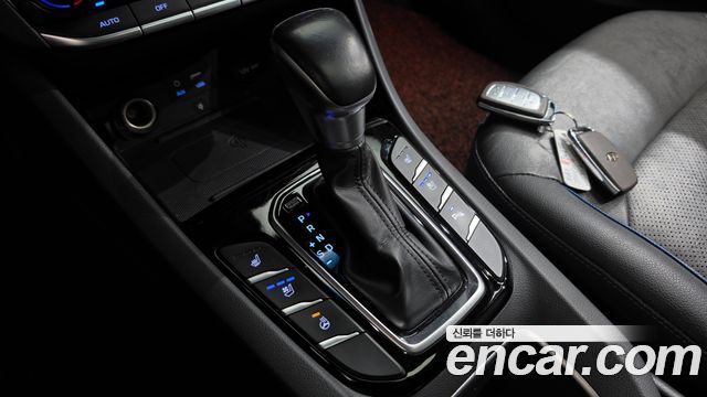 Hyundai Ioniq 2016 — photo 12