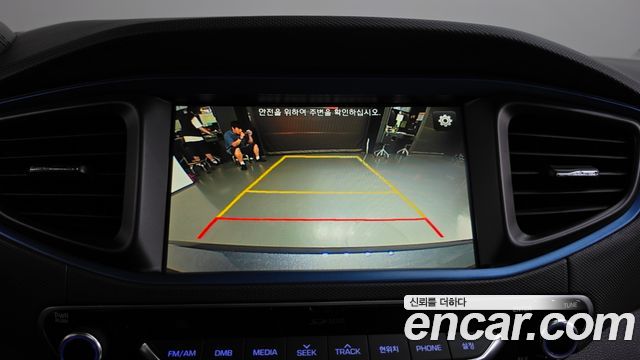 Hyundai Ioniq 2016 — photo 21