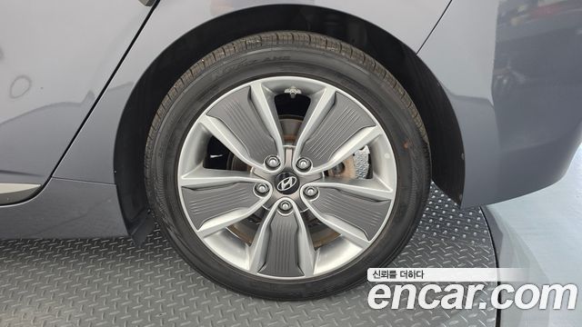 Hyundai Ioniq 2016 — photo 7