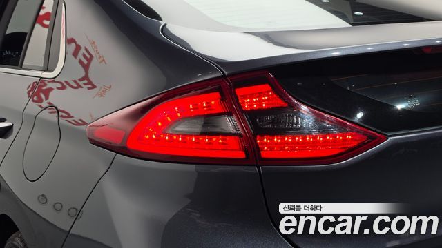 Hyundai Ioniq 2016 — photo 9