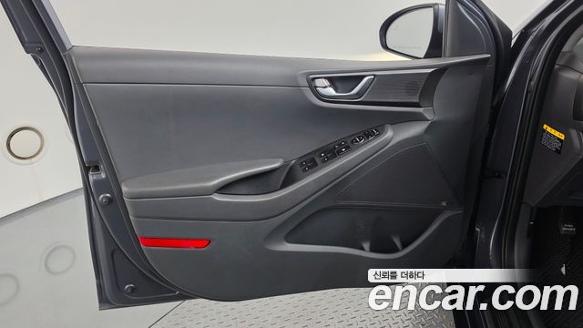 Hyundai Ioniq 2016 — photo 14