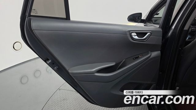 Hyundai Ioniq 2016 — photo 15