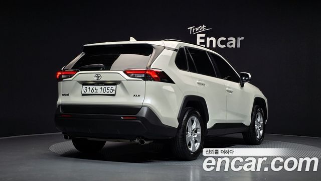 Toyota RAV4 2019 — photo 2