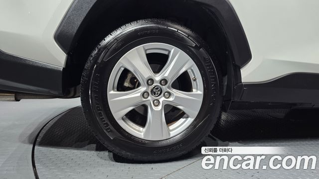 Toyota RAV4 2019 — photo 5