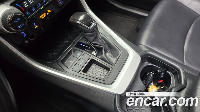 Toyota RAV4 2019 — photo 12