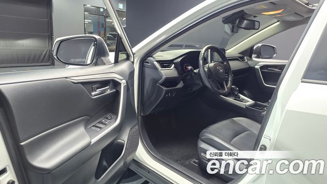 Toyota RAV4 2019 — photo 13