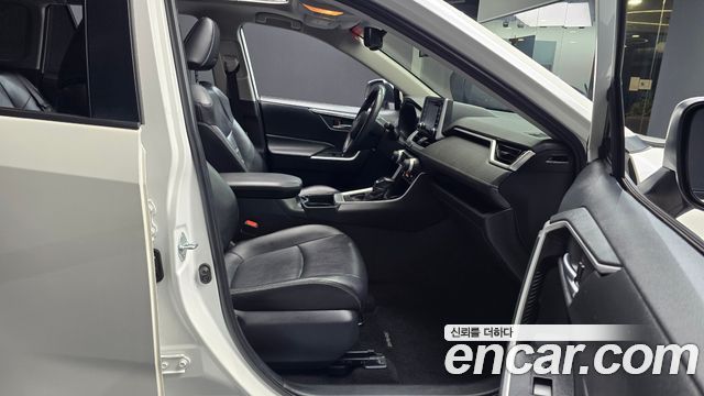 Toyota RAV4 2019 — photo 17