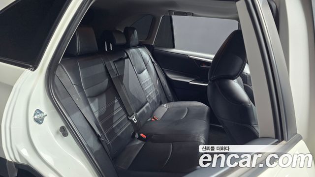 Toyota RAV4 2019 — photo 18