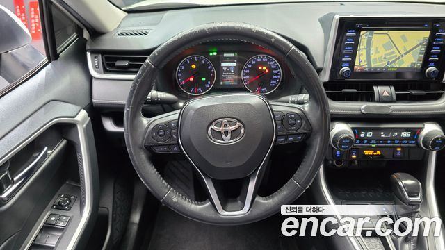 Toyota RAV4 2019 — photo 19