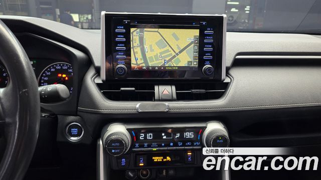Toyota RAV4 2019 — photo 20