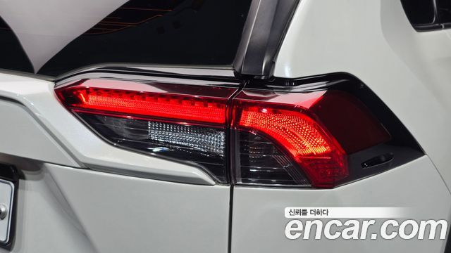 Toyota RAV4 2019 — photo 9