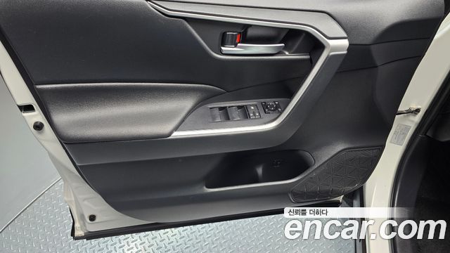 Toyota RAV4 2019 — photo 14