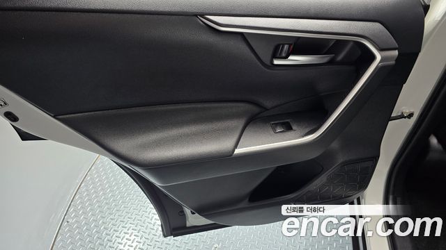 Toyota RAV4 2019 — photo 15