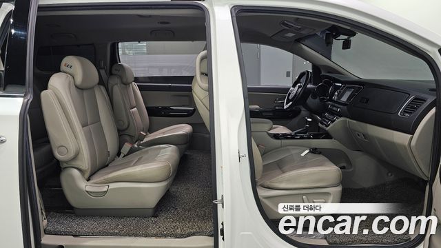Kia Canival 2020 — photo 12