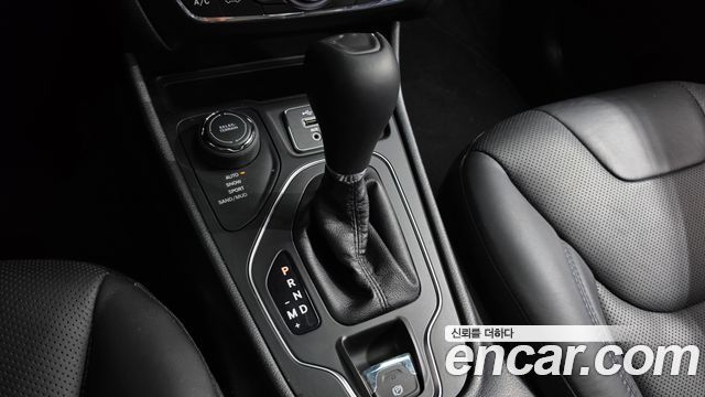 Jeep Cherokee 2019 — photo 12