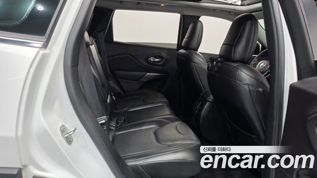 Jeep Cherokee 2019 — photo 17
