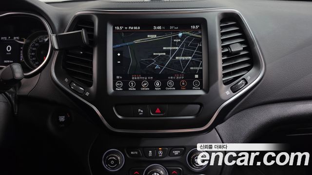 Jeep Cherokee 2019 — photo 18