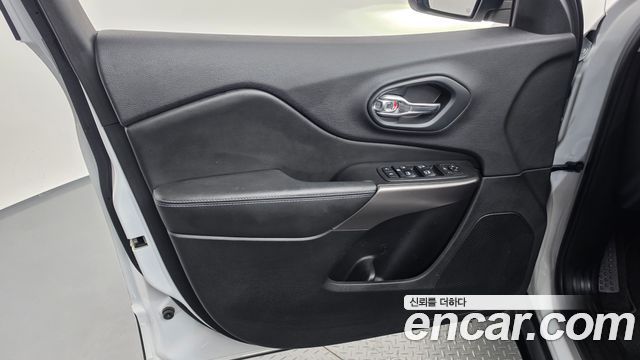 Jeep Cherokee 2019 — photo 14