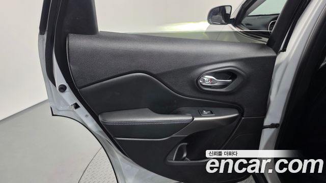 Jeep Cherokee 2019 — photo 15