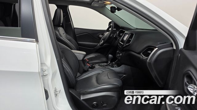Jeep Cherokee 2019 — photo 16