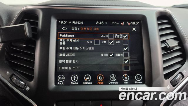 Jeep Cherokee 2019 — photo 32