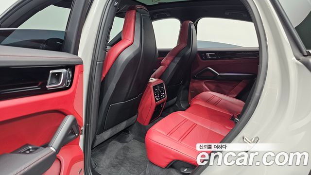 Porsche Cayenne 2022 — photo 18