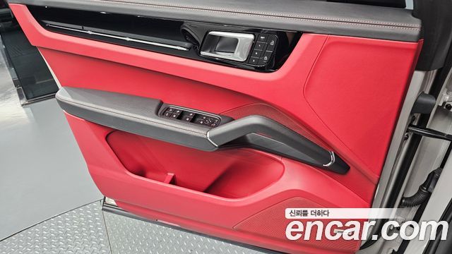 Porsche Cayenne 2022 — photo 14