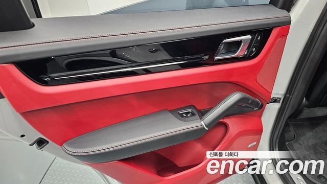 Porsche Cayenne 2022 — photo 15