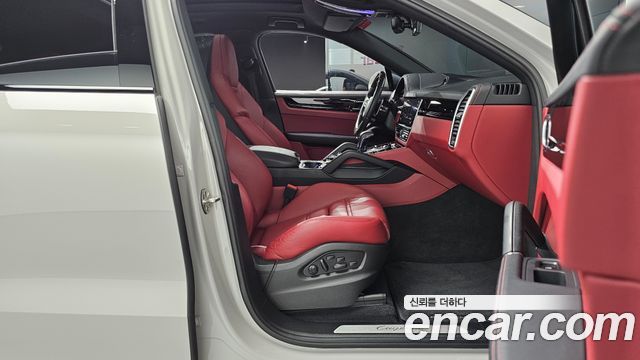 Porsche Cayenne 2022 — photo 16