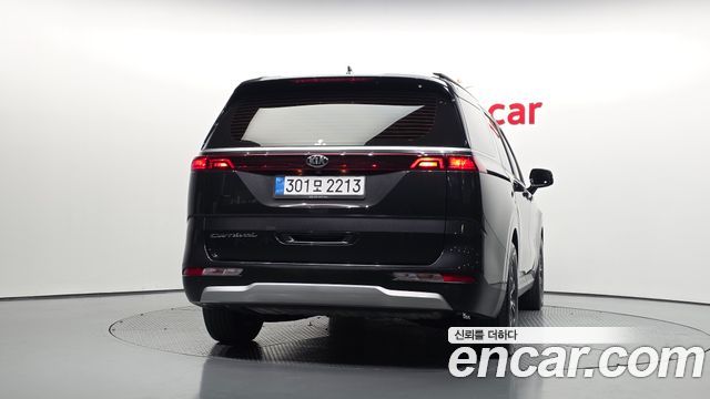 Kia Canival 2021 — photo 4