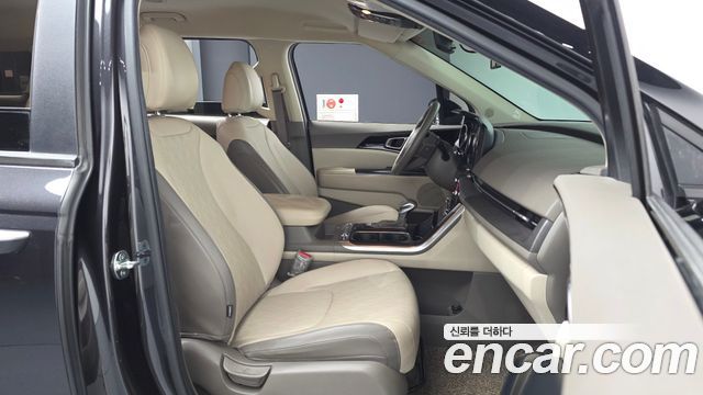 Kia Canival 2021 — photo 17