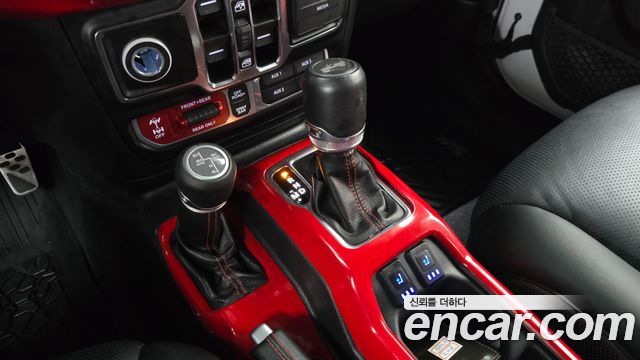 Jeep Wrangler 2022 — photo 12