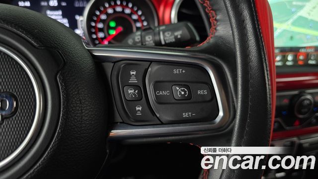 Jeep Wrangler 2022 — photo 21