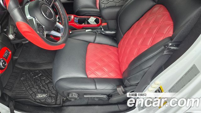 Jeep Wrangler 2022 — photo 23