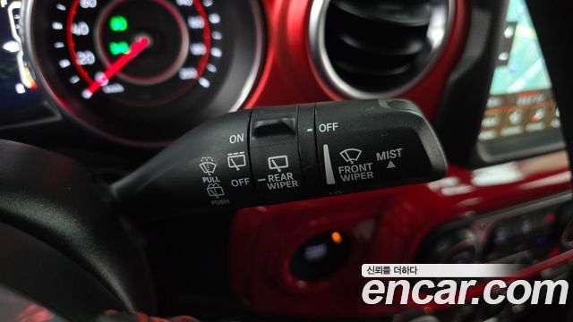 Jeep Wrangler 2022 — photo 26