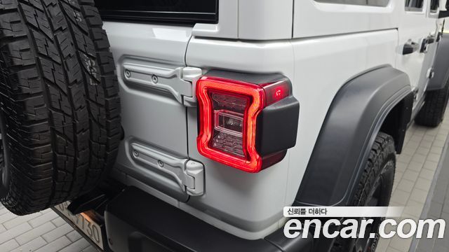 Jeep Wrangler 2022 — photo 9