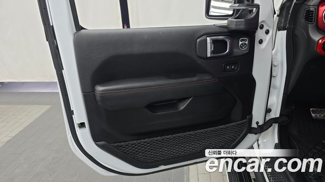 Jeep Wrangler 2022 — photo 14