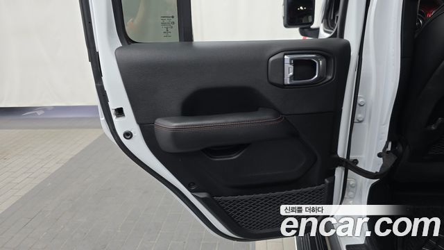 Jeep Wrangler 2022 — photo 15