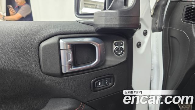 Jeep Wrangler 2022 — photo 27