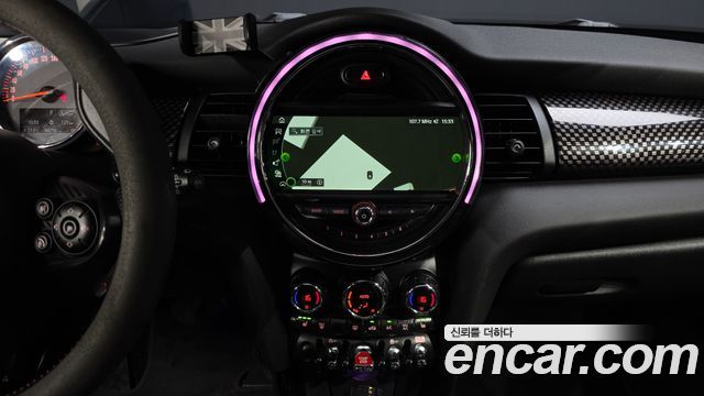 Mini Cooper 2019 — photo 20