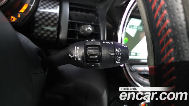 Mini Cooper 2019 — photo 31
