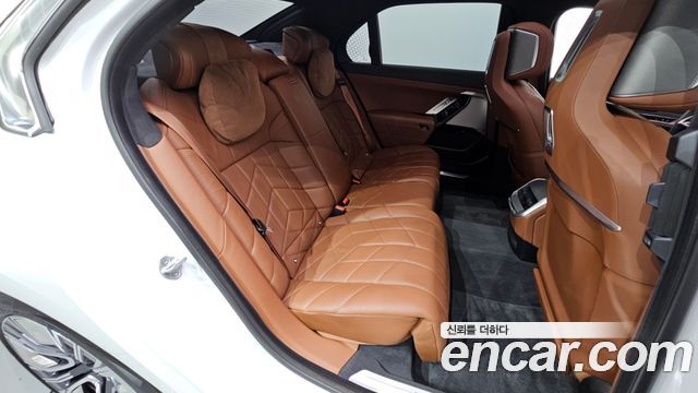 BMW 7-Series 2023 — photo 17